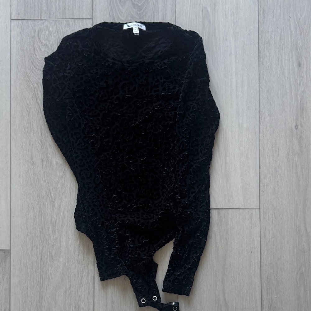 Good American Leopard Textured Black Top